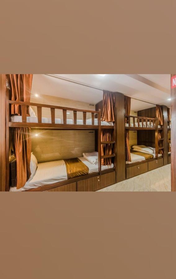 Awesome Dormitory Male Only Mumbai Exterior photo