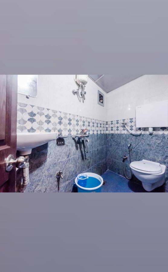 Awesome Dormitory Male Only Mumbai Exterior photo