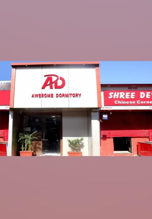 Awesome Dormitory Male Only Mumbai Exterior photo