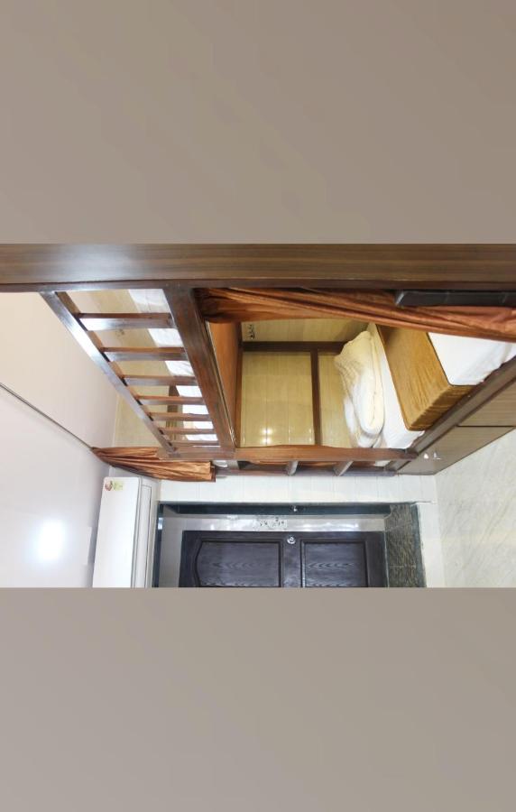 Awesome Dormitory Male Only Mumbai Exterior photo